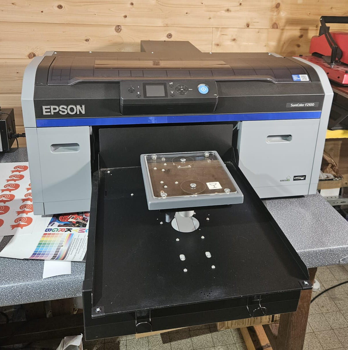 Imprimante DTG Epson SureColor F2100 imprimant directement sur un textile